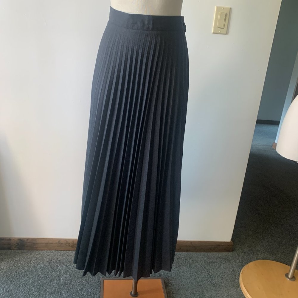 Maxi pleated skirt
